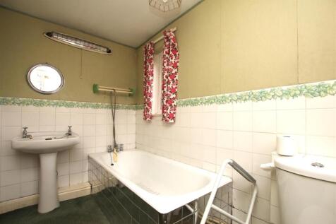 Bathroom.JPG