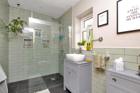 Bathroom - c.JPG