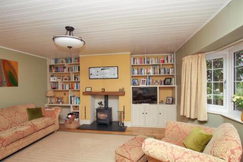 Living Room - e.JPG