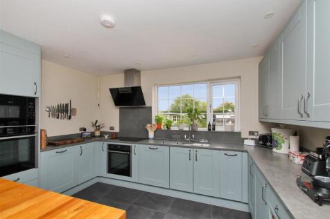 Kitchen - b.JPG