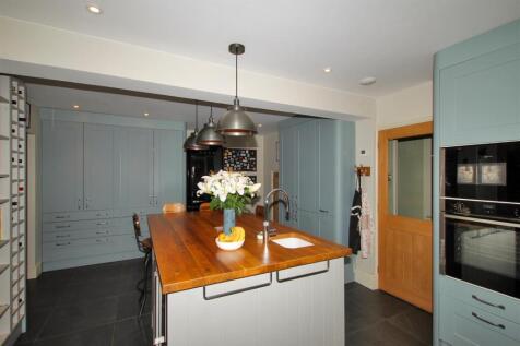 Kitchen - g.JPG
