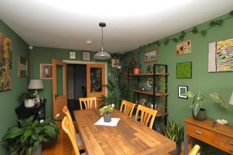 Dining Room - b.JPG
