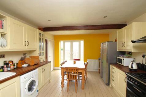 Kitchen - b.JPG