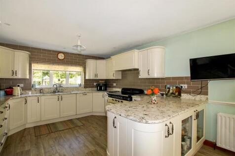 Kitchen Diner - c.JPG