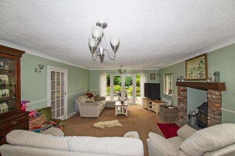 Living Room - b.JPG