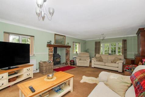 Living Room - d.JPG