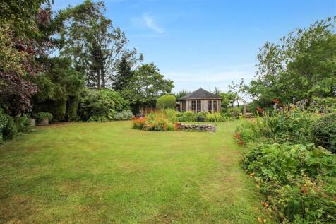 Rear Garden - b.JPG