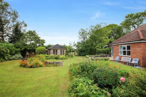 Rear Garden - c.JPG