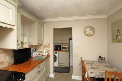 Kitchen - b.JPG
