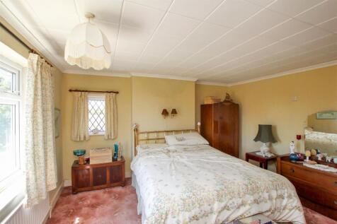 Bedroom One - b.JPG