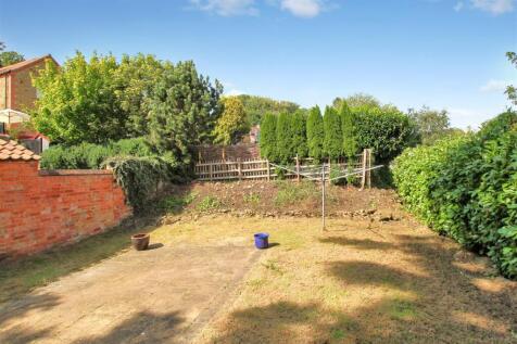 Rear Garden - b.JPG