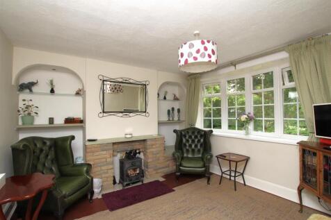 Living Room - b.JPG