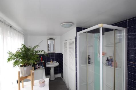 Bathroom.JPG