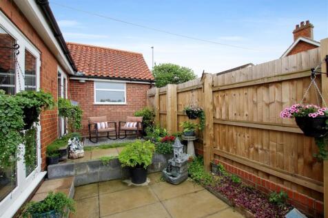 Side Terrace.JPG