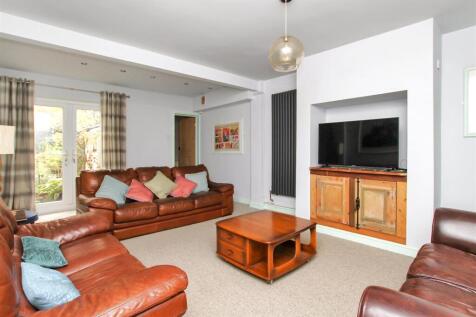 Living Room.JPG