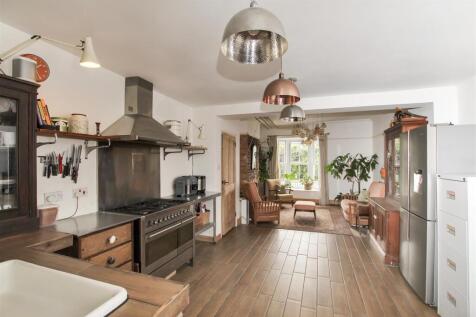 Kitchen Area - e.JPG