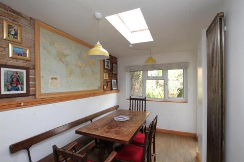 Dining Area.JPG