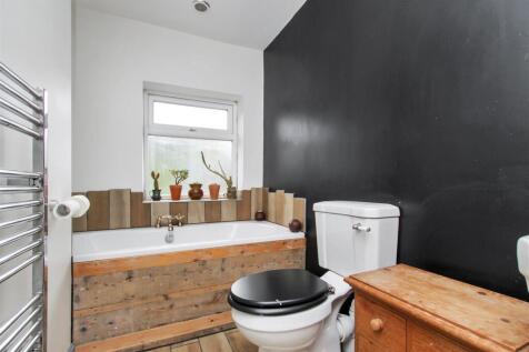 Bathroom - d.JPG