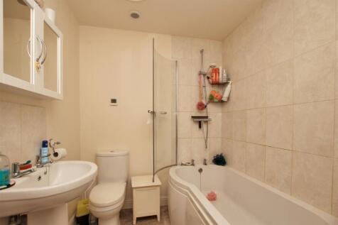 Bathroom.JPG