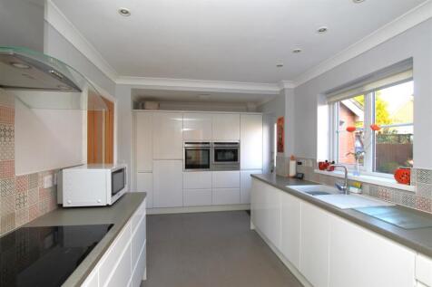 Kitchen.JPG