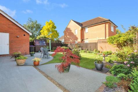 Rear Garden - b.JPG