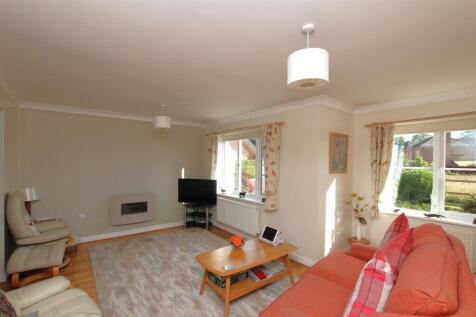 Living Area - b.JPG