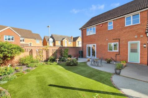 Rear Garden - c.JPG