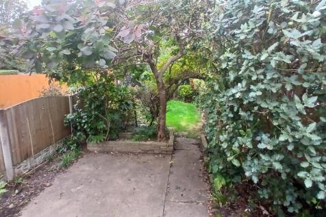 rear garden patio.jpg