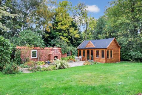 Rear Garden &amp; Cabin.JPG