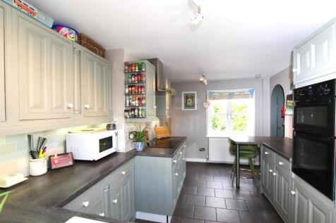 Kitchen 3.JPG