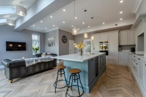 8587816-interior07.jpg