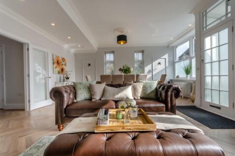 8587816-interior27.jpg