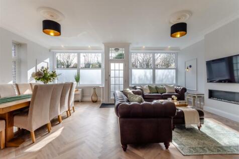 8587816-interior20.jpg