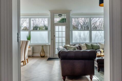 8587816-interior31.jpg