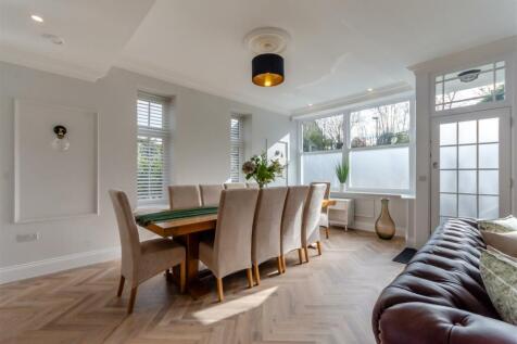 8587816-interior24.jpg
