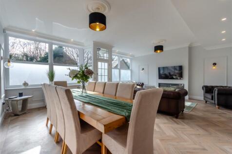 8587816-interior21.jpg