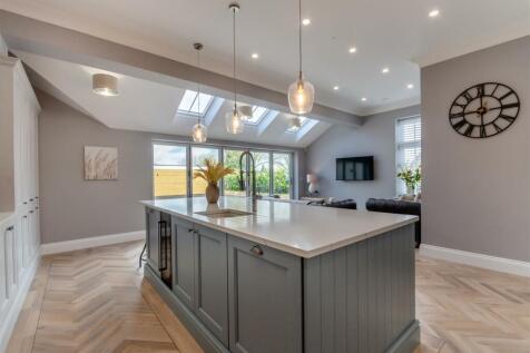 8587816-interior10.jpg
