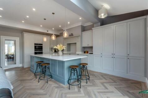 8587816-interior04.jpg