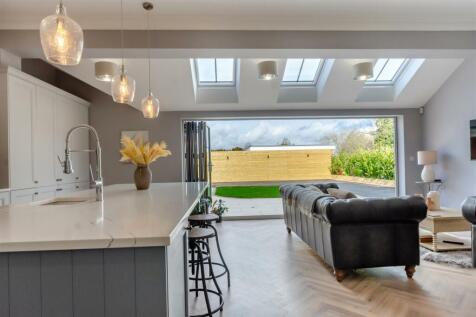 8587816-interior18.jpg