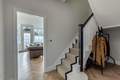 8587816-interior29.jpg
