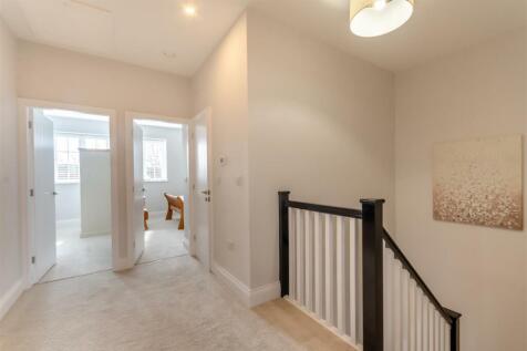 8587816-interior40.jpg