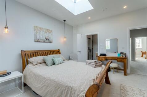 8587816-interior35.jpg