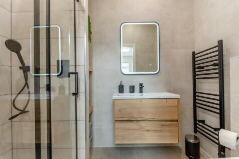 8587816-interior36.jpg