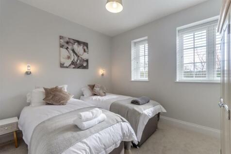 8587816-interior45.jpg