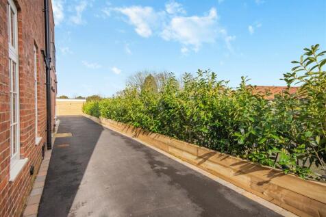 8587816-exterior1.jpg
