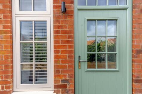 8587816-exterior18.jpg