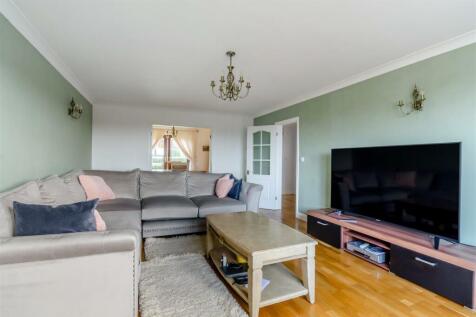 8589187-interior11.jpg