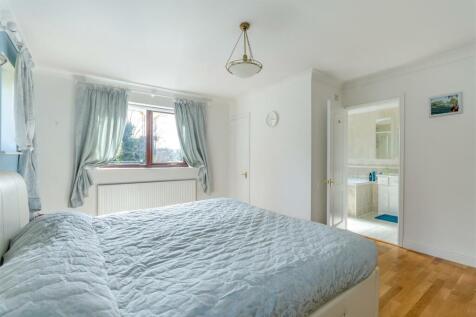 8589187-interior17.jpg