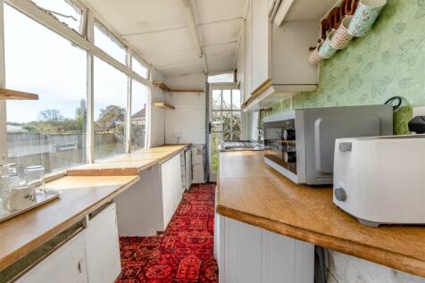 8593028-interior13.jpg