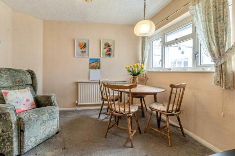 8593028-interior01.jpg